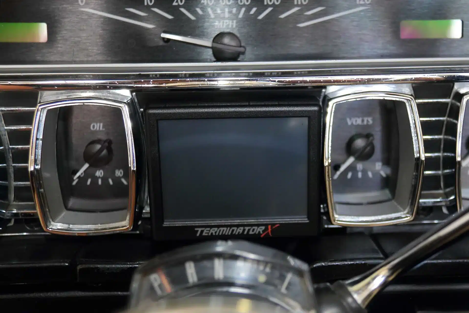 Instrumententafel eines 1964 Lincoln Continental mit nachgerüstetem Terminator X-Steuergerät