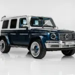 Carlex Azzurra Vintage, zweifarbiger Mercedes-AMG G63 mit Vintage-Designelementen, blau-weiß lackiert.