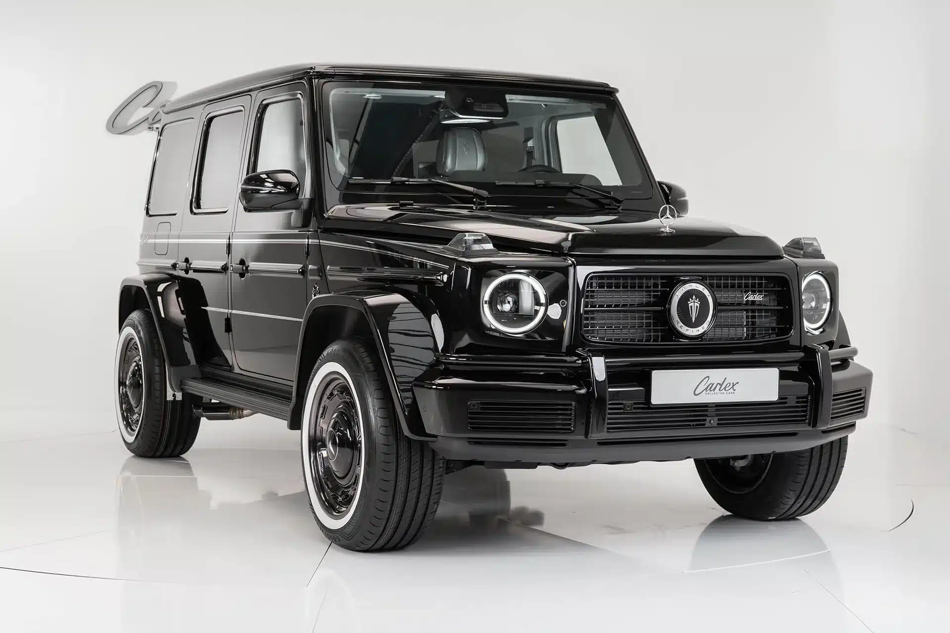 Schwarzer Mercedes-Benz G63 AMG im Carlex All Black Vintage Design, Studioaufnahme