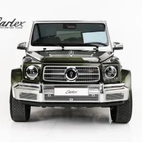 Carlex G63 Fern Vintage in smaragdgrün mit breiter Karosserie, von vorne fotografiert.