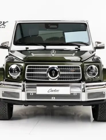 Carlex G63 Fern Vintage in smaragdgrün mit breiter Karosserie, von vorne fotografiert.