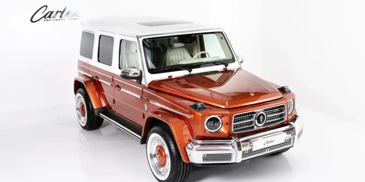 Carlex G63 Fiamma Vintage in Orange und Weiß mit verbreiterter Karosserie und modernen Details.