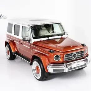 Carlex G63 Fiamma Vintage in Orange und Weiß mit verbreiterter Karosserie und modernen Details.