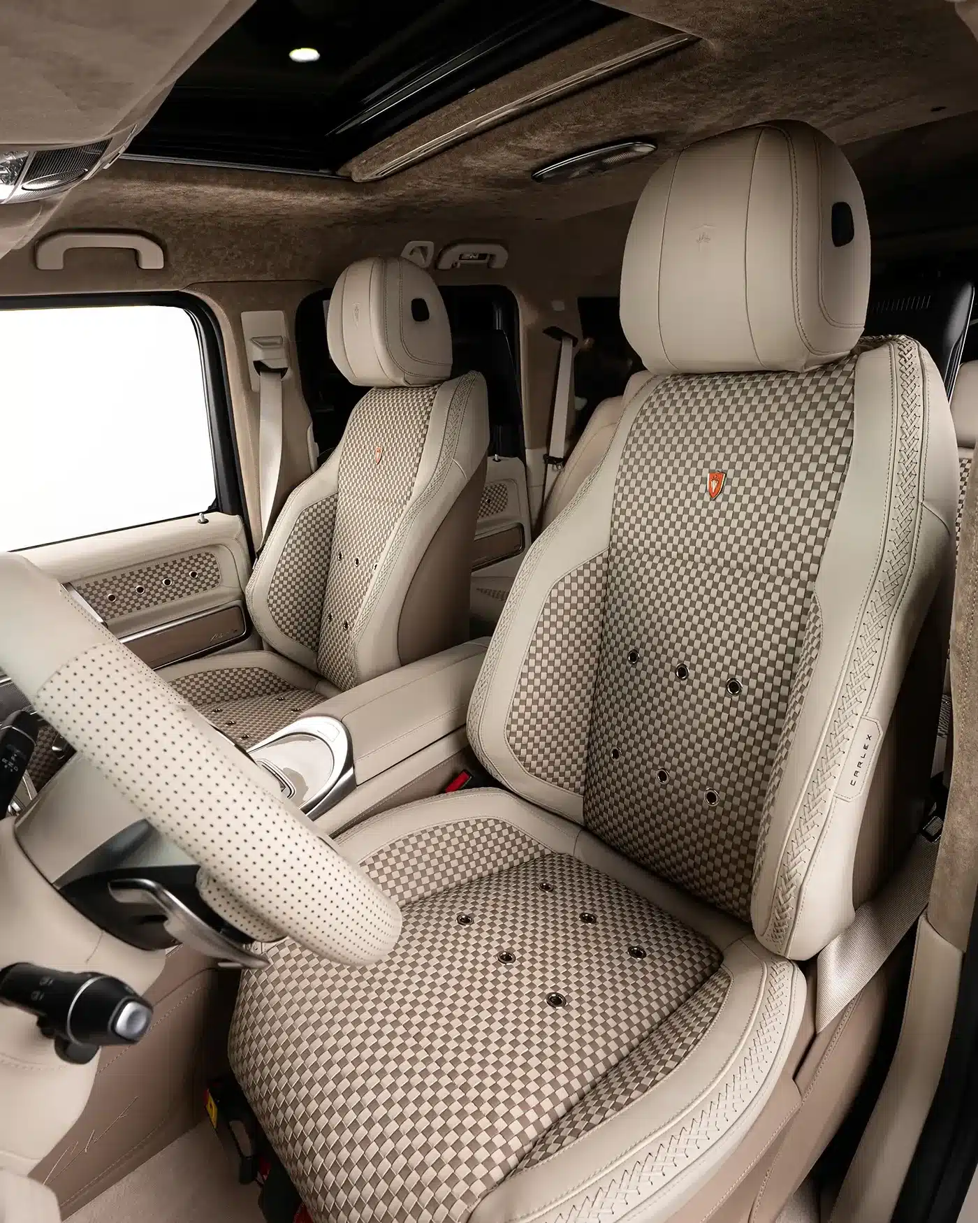Detailaufnahme des Innenraums eines Carlex G63 Sabbia Vintage mit edlem Leder und exklusivem Sitzdesign