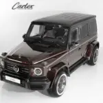 Carlex Rubino Vintage Mercedes-AMG G 63 in bordeauxroter Lackierung mit schwarzem Dach, fotografiert im Studio.