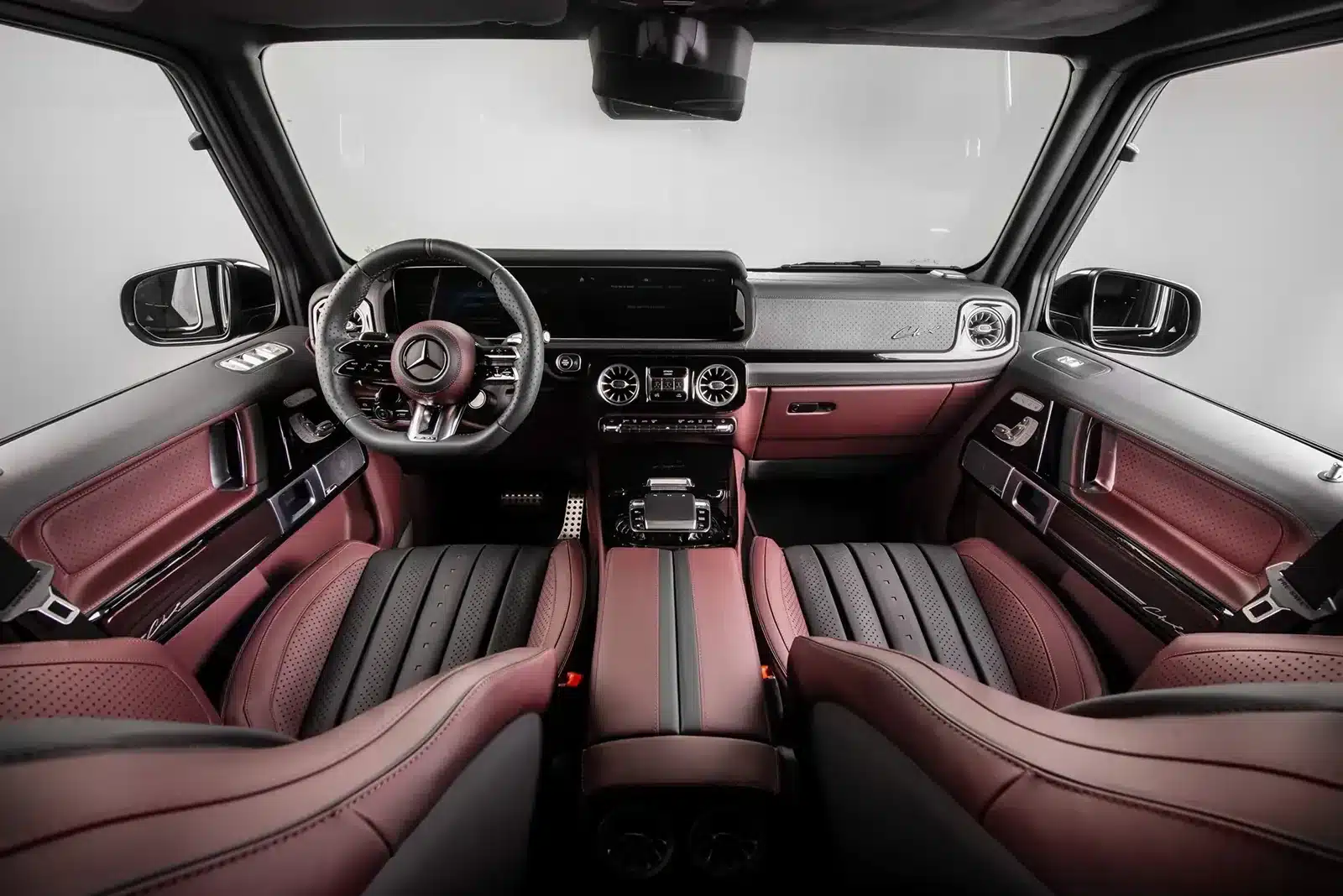 Innenraum der Carlex Rubino Vintage Mercedes-AMG G 63 mit exklusiven Ledersitzen und eleganter Verarbeitung