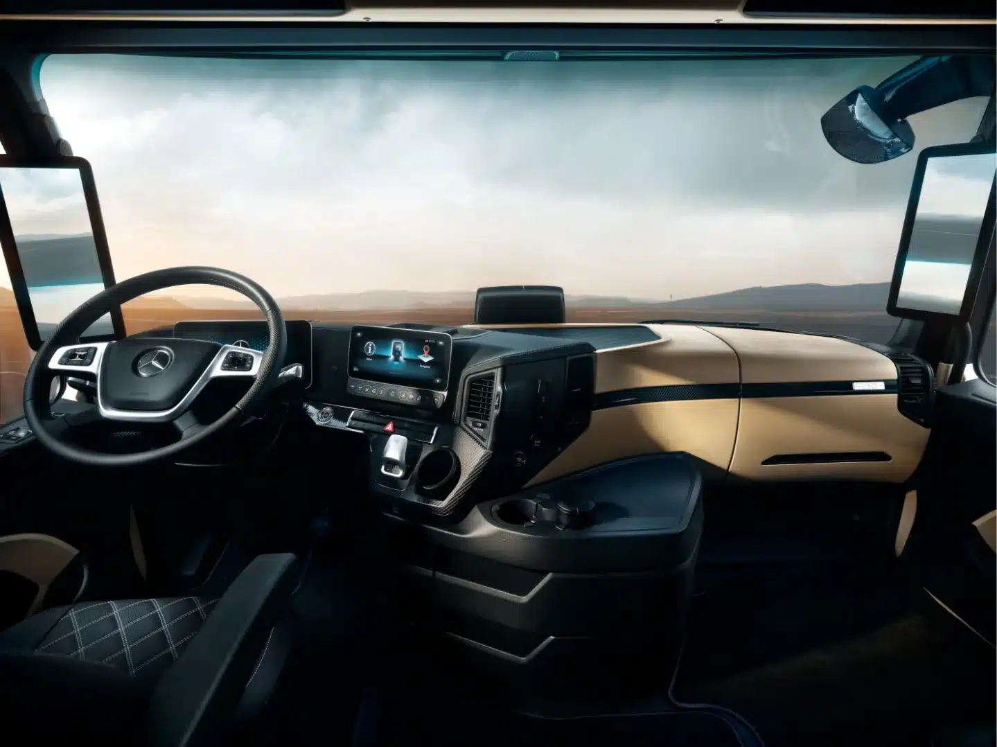 Innenansicht des Cockpits im Mercedes-Benz Actros Gigaspace, Basis des Dembell Serenity Luxus-Reisemobils, mit hochwertigen Ledersitzen, Multifunktionslenkrad und modernen Displays.