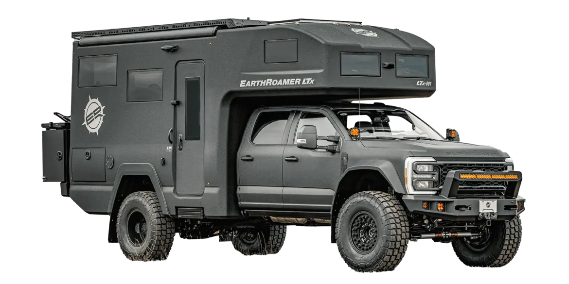 EarthRoamer LTX Explore Expeditionsmobil auf Ford F-550 Basis mit robustem Aufbau und großen Geländereifen