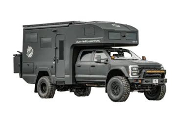 EarthRoamer LTX Explore Expeditionsmobil auf Ford F-550 Basis mit robustem Aufbau und großen Geländereifen