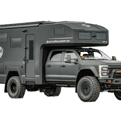 EarthRoamer LTX Explore Expeditionsmobil auf Ford F-550 Basis mit robustem Aufbau und großen Geländereifen