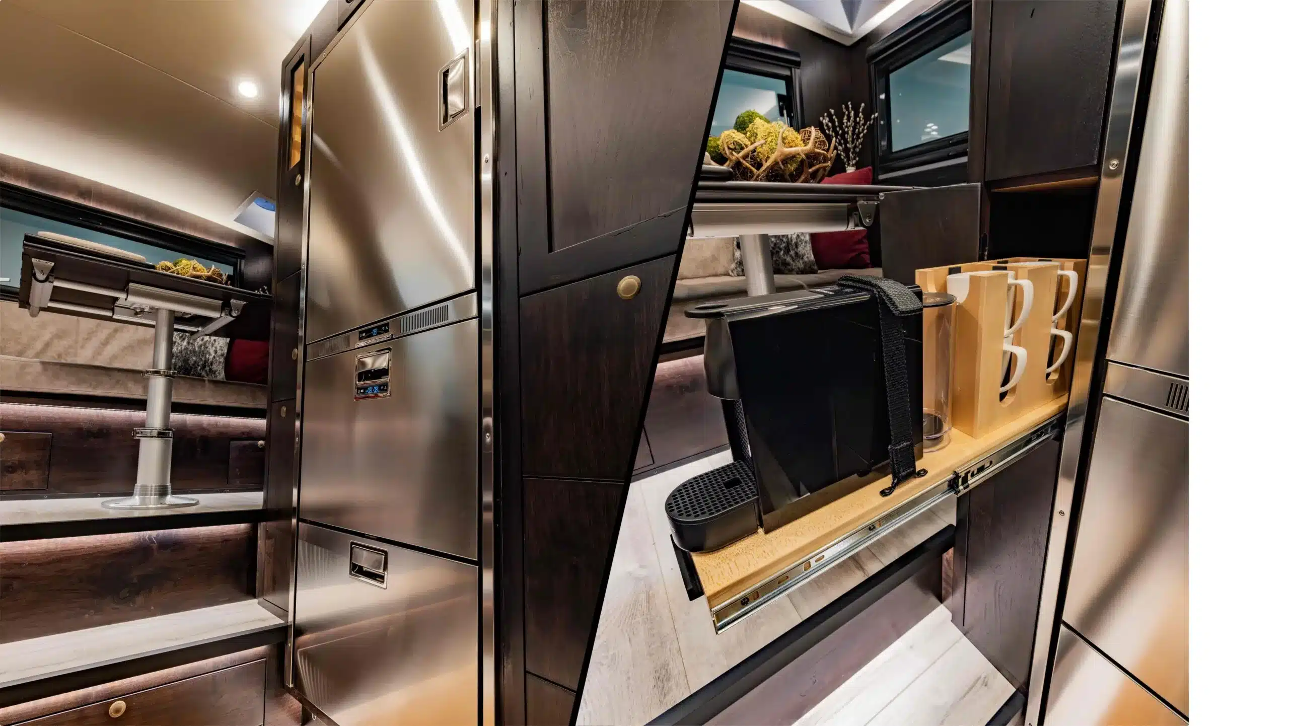 Innenraum des EarthRoamer LTX Explore mit Edelstahl-Kühlschrank, Auszug für Kaffeemaschine und Tassen sowie Sitzbereich im Hintergrund.