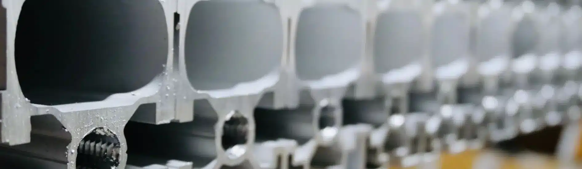 Detailansicht von Aluminiumprofilen für modulare Fahrzeugaufbauten