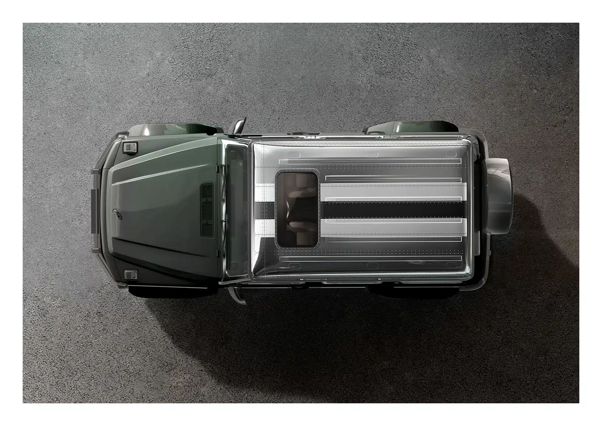 Vogelperspektive eines Mercedes G-Klasse aus der G51 Collection mit silbernen und genieteten Designelementen am Dach, inspiriert von der P-51 Mustang.