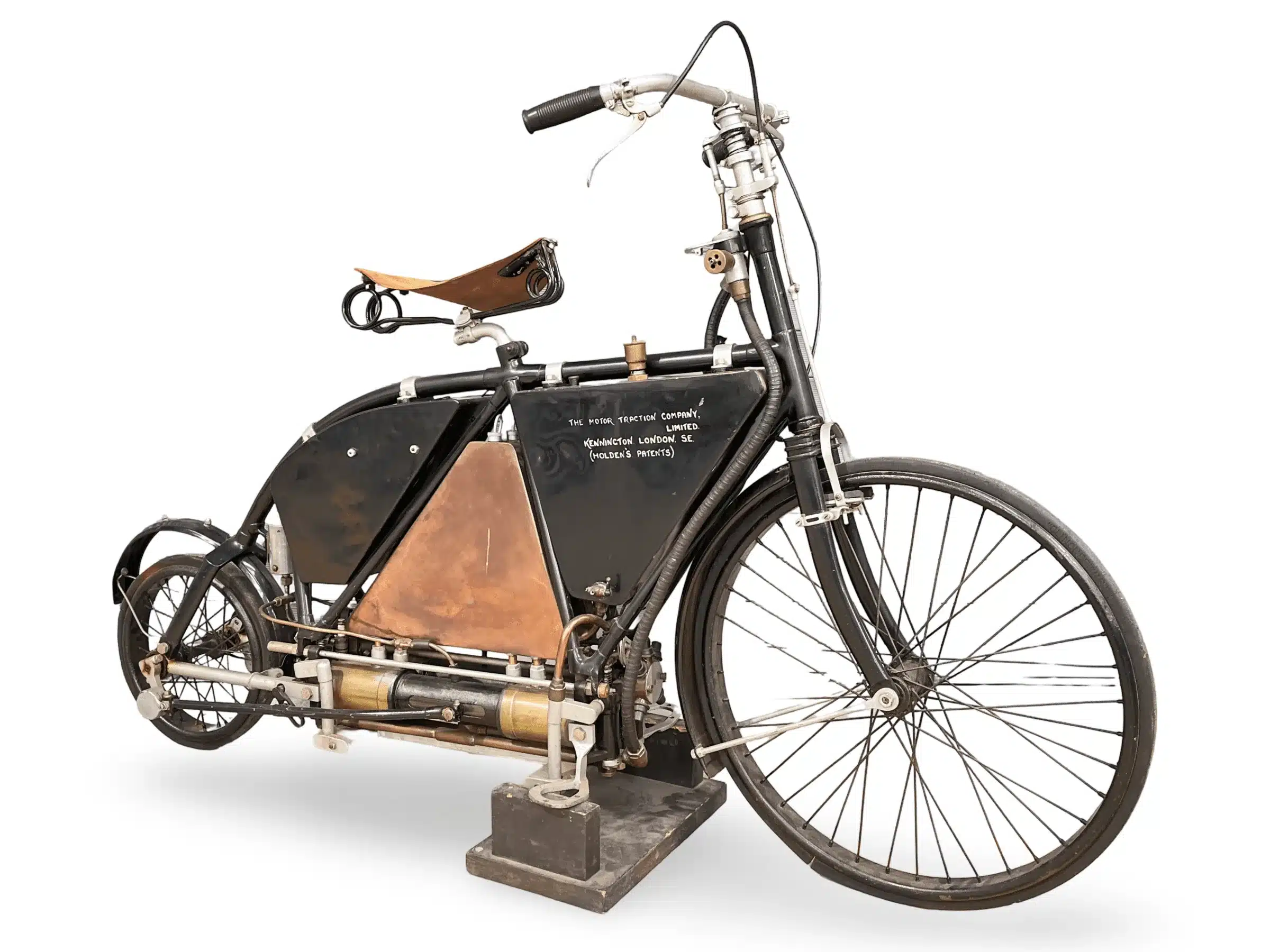 Das Holden-Motor Bicycle von 1898 mit Boxermotor und charakteristischer Rahmenkonstruktion, aufgenommen im Studio