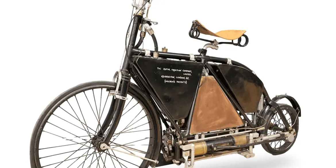 Historisches Holden-Motor Bicycle von 1898 mit Vierzylindermotor und Direktantrieb, restauriertes Ausstellungsstück.