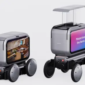 Zwei Hyundai MobED Roboterplattformen mit vier einzeln aufgehängten Rädern und modularen Aufbauten, geeignet für Logistik und urbane Mobilität.