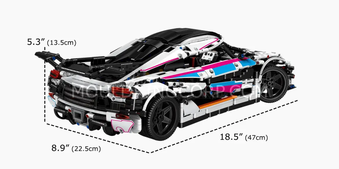 Klemmbausteinmodell des Mould King 13120S Regera Hypercar mit eingetragenen Maßen