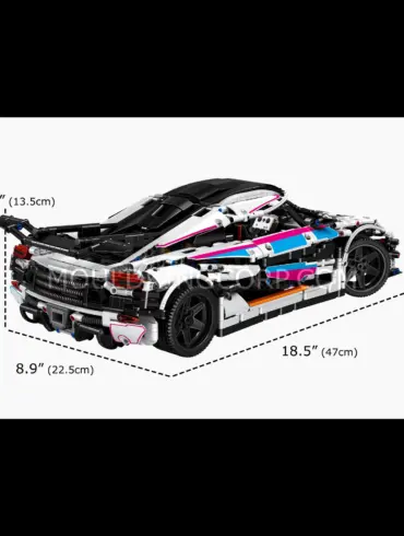 Klemmbausteinmodell des Mould King 13120S Regera Hypercar mit eingetragenen Maßen