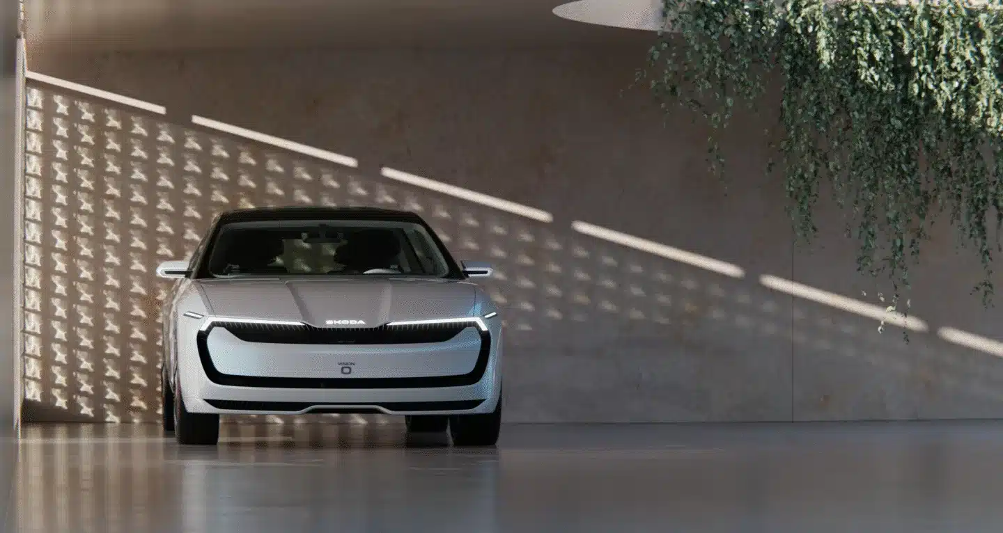 Frontansicht des Škoda Vision O Konzept-Kombis in heller moderner Halle