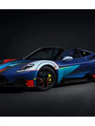 Maserati MC20 Cielo Opera d’Arte mit auffälliger, abstrakter Lackierung in Acid Yellow, Orange, Electric Green und Blau als Art Car.