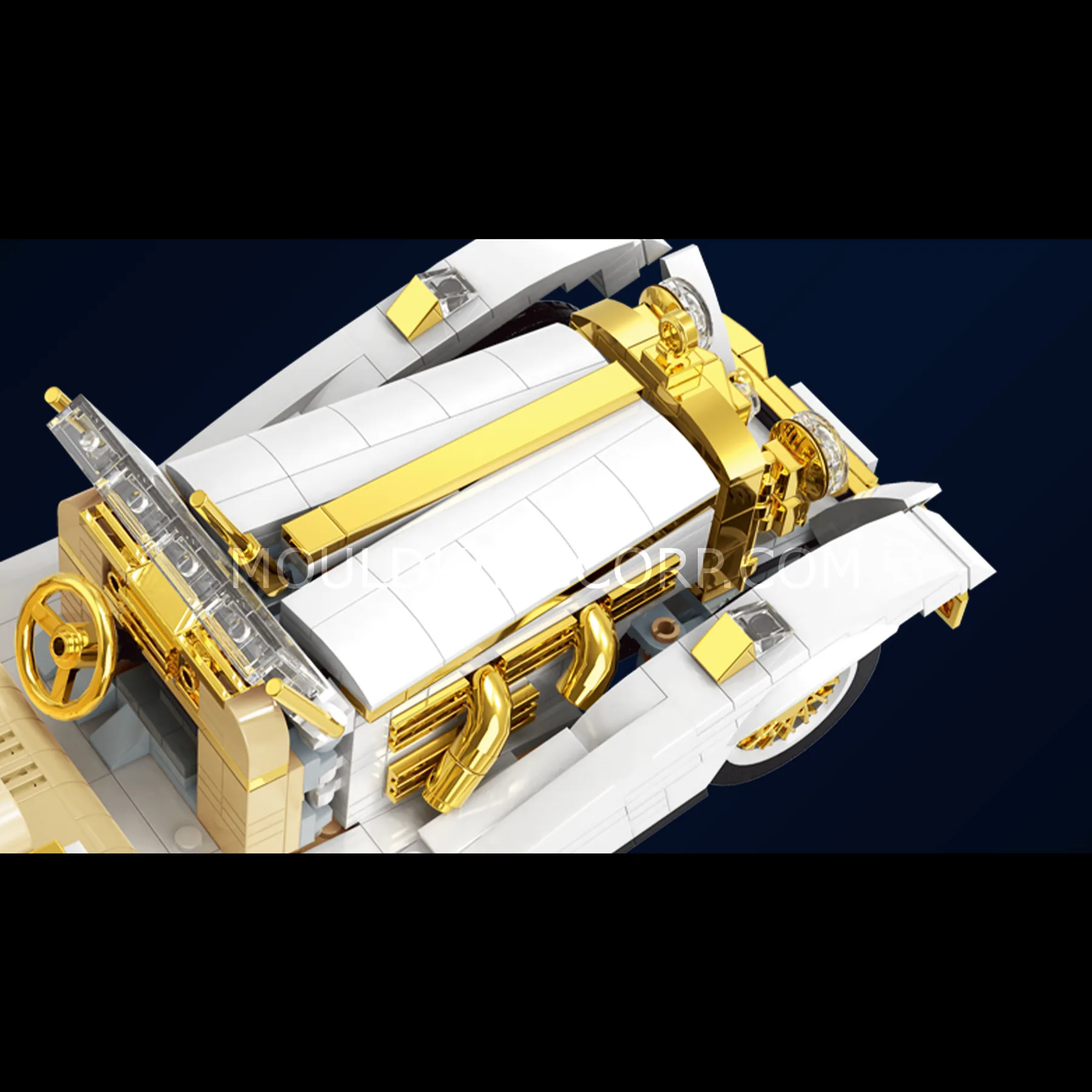 MOULD KING 10003 K500 Vintage Car aus Klemmbausteinen mit goldfarbenem Motorraum und Lenkrad, Nahaufnahme