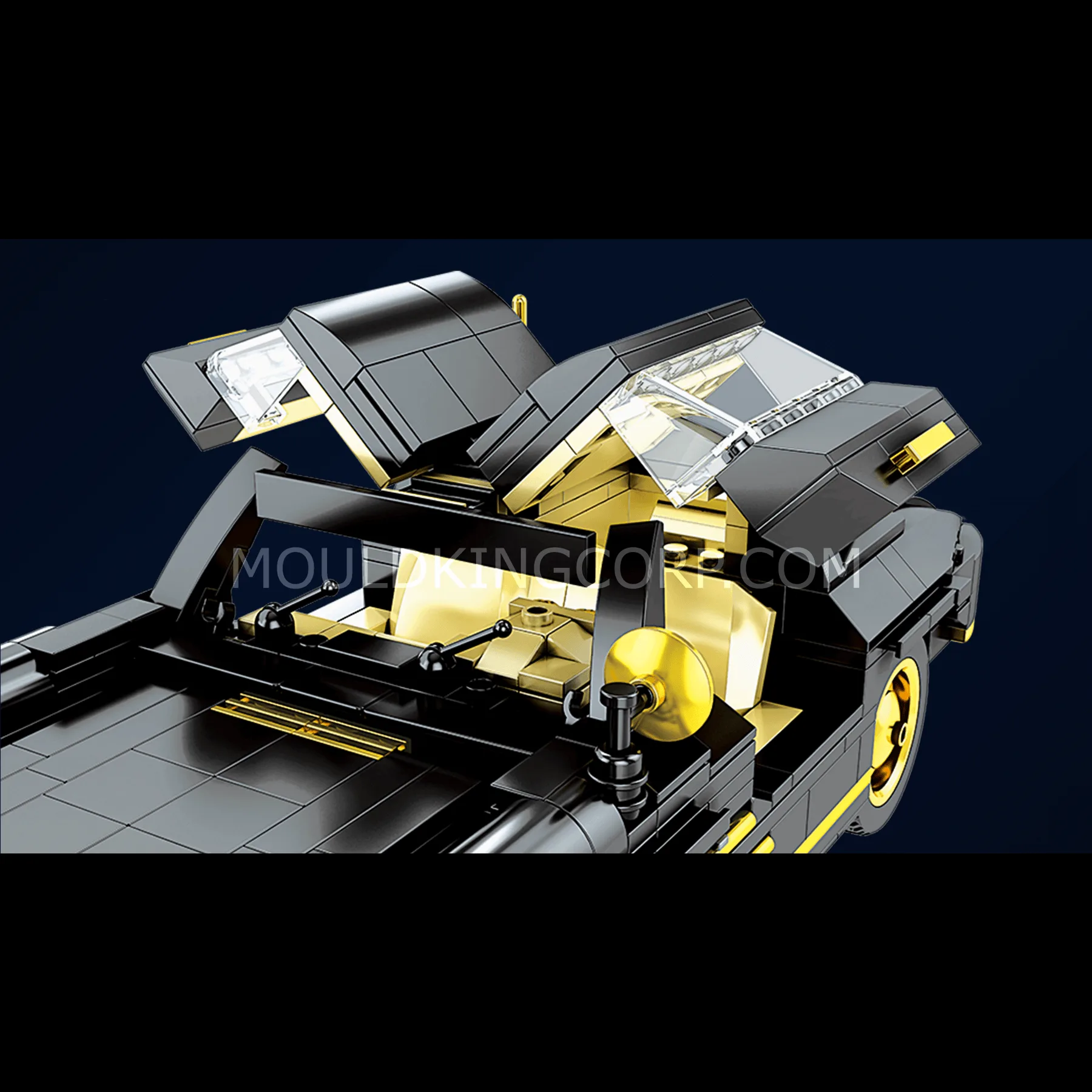 Nahaufnahme eines zusammengebauten Mould King 10005 300SL Classic Gullwing Modells mit geöffneten Flügeltüren und goldfarbenen Details.