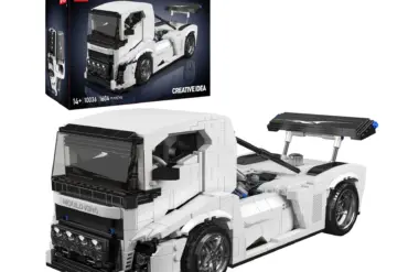 Mould King 10036 Racing Truck Modell mit sichtbarer Motorhaube, Spoiler und Originalverpackung