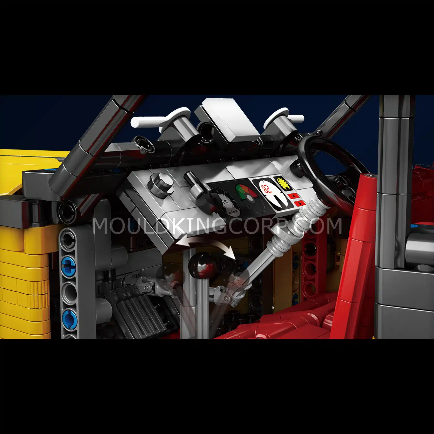 Nahaufnahme des Cockpits mit Lenkrad und Schalthebel im Klemmbaustein-Modell MOULD KING 13080 Vintage T50