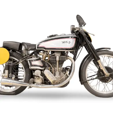 Historische Norton Manx 490 ccm, Rennmotorrad, Seitenansicht, klassische Lackierung, Featherbed-Rahmen, Speichenräder, 1950er Jahre.