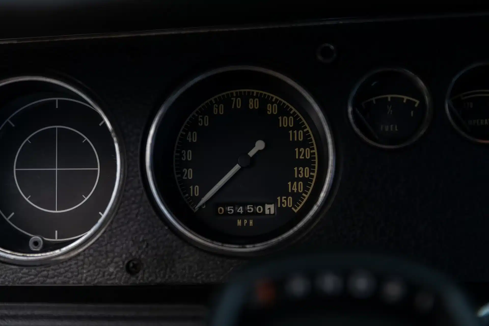 Tachometer eines 1970 Plymouth Superbird mit angezeigten 5.450 Meilen.