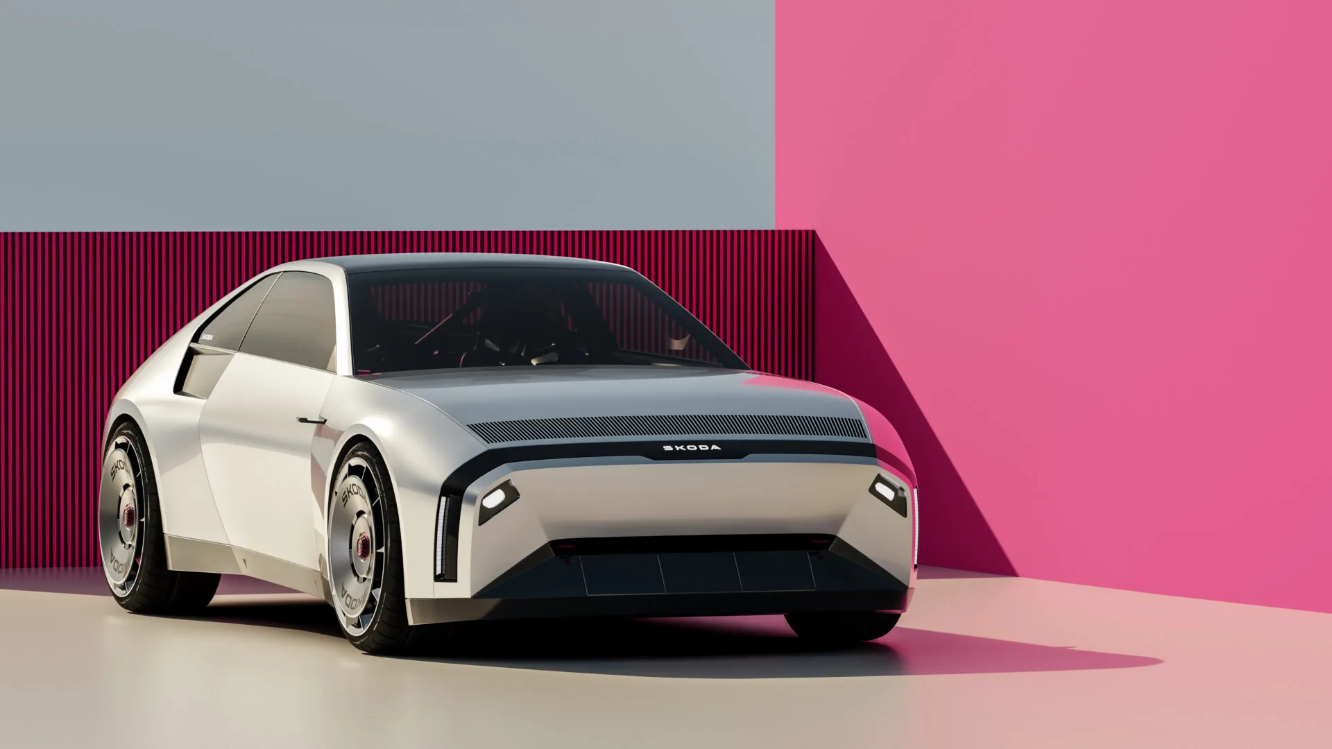 Frontansicht des modernen Skoda 110 R Konzeptfahrzeugs mit klaren Linien und futuristischer Lichtsignatur.