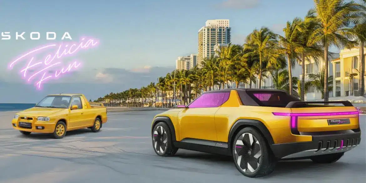 Originaler Skoda Felicia Fun und moderne Designstudie nebeneinander am Strand, beide Autos auffällig gelb lackiert, vor einer Kulisse mit Palmen und Hochhäusern.