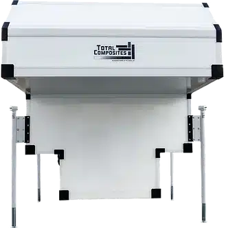 Total Composites Absetzkabine auf vier Stützen für Pick-up-Fahrzeuge