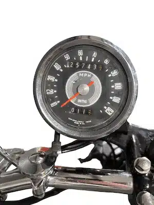 Tachometer mit 12573 Meilen an einer Velocette Venom Thruxton Baujahr 1967