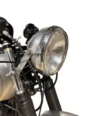 Scheinwerfer und Frontgabel einer Velocette Venom Thruxton 1967 aus der Nähe