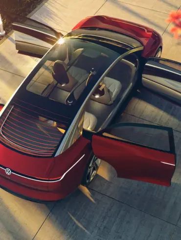 Volkswagen ID. VIZZION als Oberklasse-Elektro-Limousine mit offenem Panoramadach und allen Türen geöffnet, Vogelperspektive.
