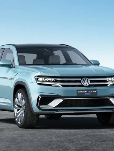 VW Cross Coupé GTE Konzeptfahrzeug in blau Grand Pacific Glacier, Frontansicht, auf freier Fläche.