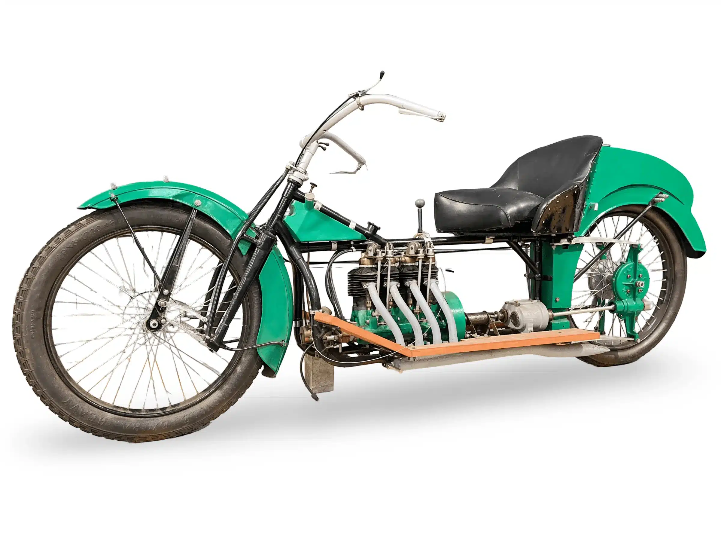 Historisches Wilkinson TAC Motorrad mit Reihen-Vierzylindermotor, langem Sitz und grünem Kotflügel, seitliche Ansicht