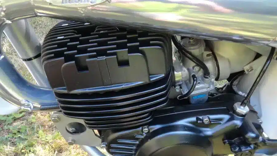 Nahaufnahme des Motors einer Husqvarna 125CR Lightweight von 1974