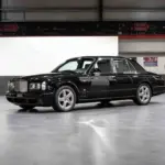 Bentley Arnage T24 Mulliner in einer Halle, Seitenansicht, schwarz, luxuriöse Limousine