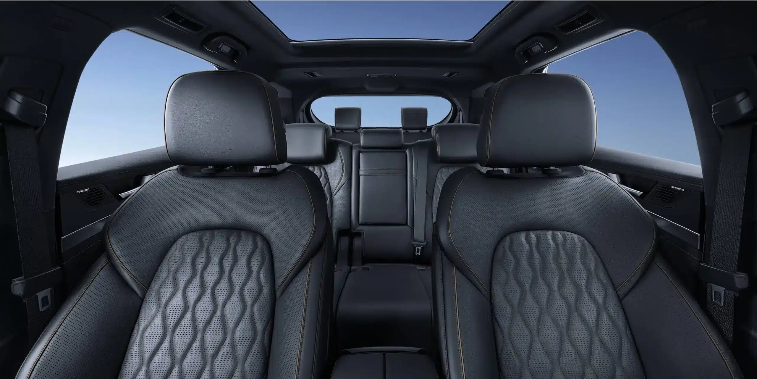 Innenansicht des BYD Tang Elektro-SUV mit sieben ergonomisch gestalteten Sitzen und modernem Design