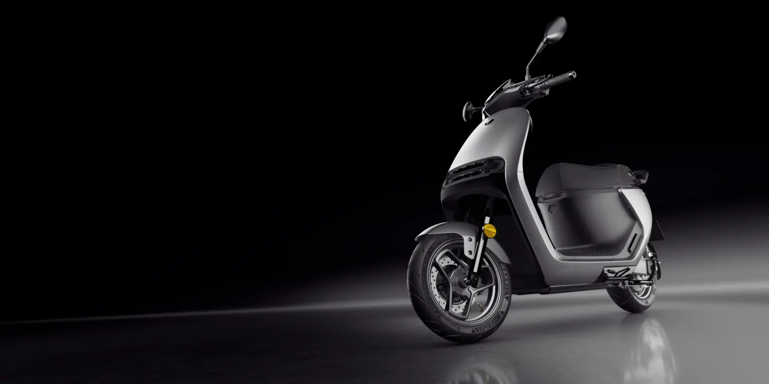 Elektro-Motorrad Segway E250S, Studioaufnahme mit schwarzem Hintergrund