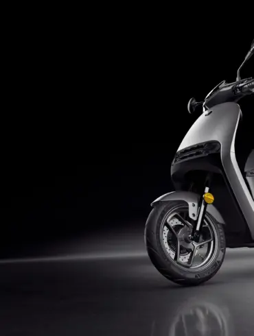 Elektro-Motorrad Segway E250S, Studioaufnahme mit schwarzem Hintergrund