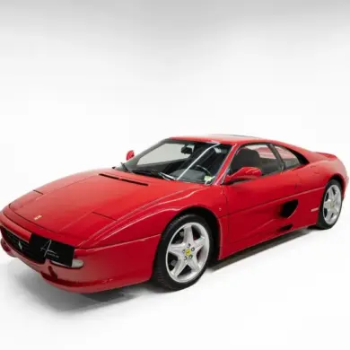 Ferrari F355 F1 GTS in Rot, Seitenansicht in Studioaufnahme, Sportwagenklassiker der 1990er-Jahre.