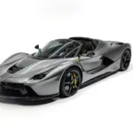 Ferrari LaFerrari Aperta Roadster in Silber/Grau Seitenansicht in Studioaufnahme