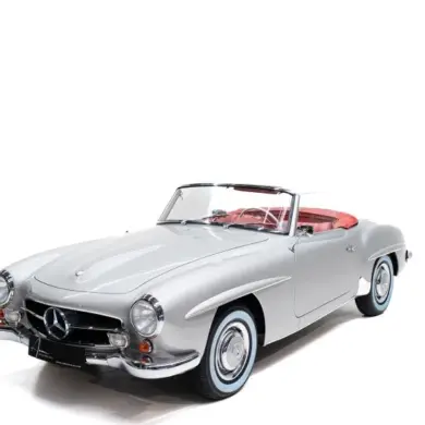 Silberner Mercedes-Benz 190 SL Cabriolet mit rotem Innenraum, Baujahr 1957, auf weißem Hintergrund