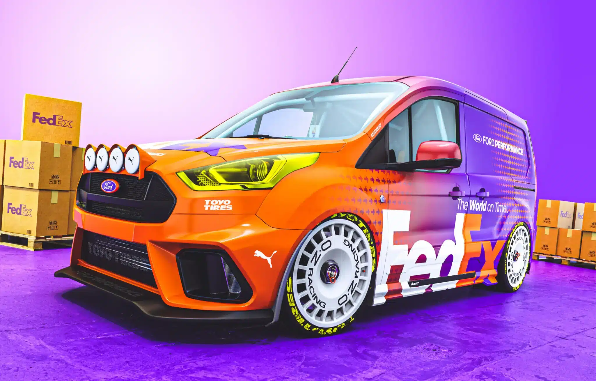 Ford Transit Connect MS-RT Custom mit FedEx-Tribute-Livery, Toyo Semi-Slicks und OZ Racing Magnesiumrädern vor FedEx-Paketen