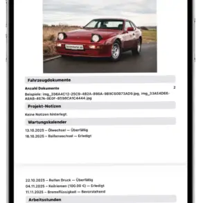 Projekt-Report eines Porsche 944 in der Restaurator App auf einem Smartphone mit Fahrzeugdaten, Bild, Wartungsübersicht und Arbeitszeiten.