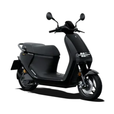 Segway E300SE Elektroroller in schwarzer Lackierung, Seitenansicht, moderner urbaner E-Scooter.