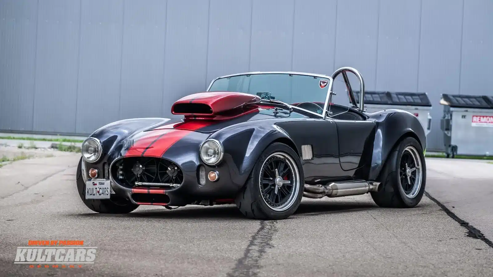 Weineck Cobra 10.2L Roadster in Grau mit rotem Lufteinlass und Rennsportdetails